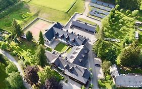 Wellness Hotel Holzberg - krytý relaxační bazén, dětský bazén, whirlpool, sauna, restaurace, bowling, venkovní hřiště, herna, pingpong, billiard